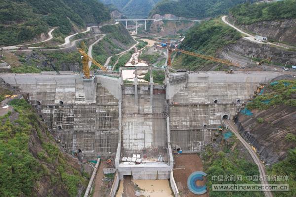 浙江省台州市朱溪水库大坝顺利结顶